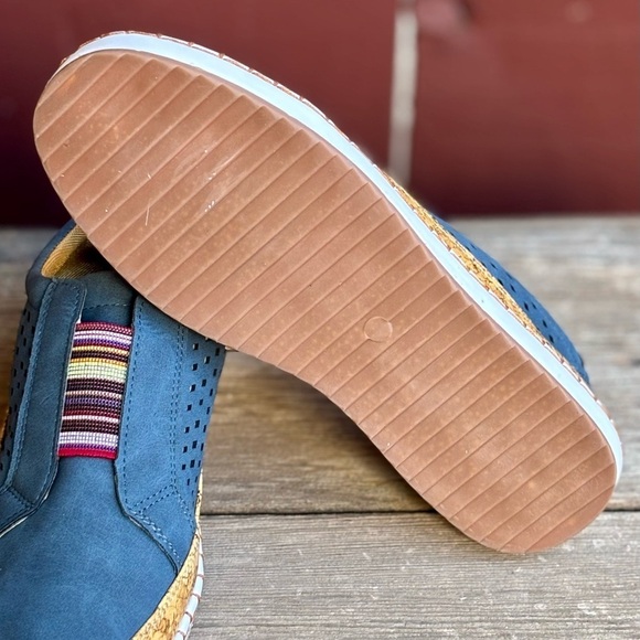 NEW Women's Vegan Leather Suede Fashion Sneakers Blue Rainbow Stretch 8M - Picture 6 of 6